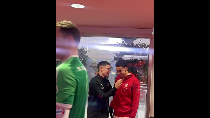 Florian Wirtz talking to his future teammates? Welcome to FC Bayern?