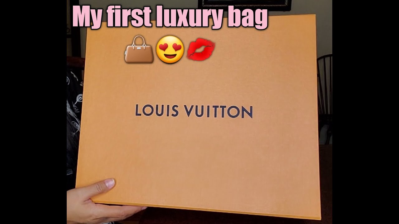 BUYING MY FIRST LOUIS VUITTON BAG???? - YouTube