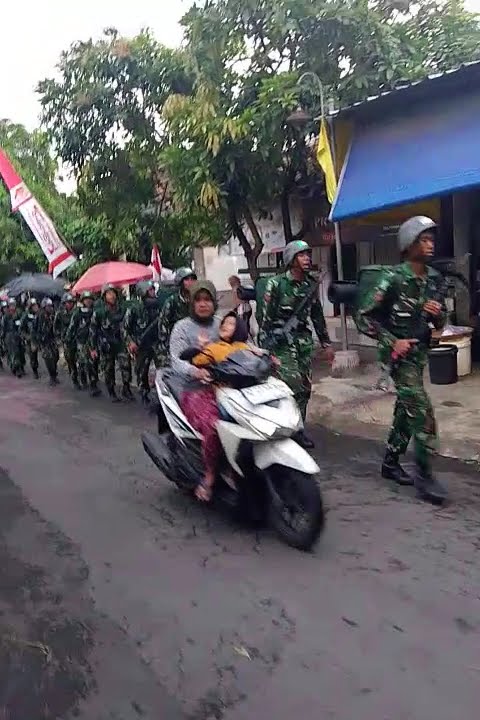 pagi pagi penjaga keamanan selalu siap#tni #army #tentara #tnidihatirakyat #fyp