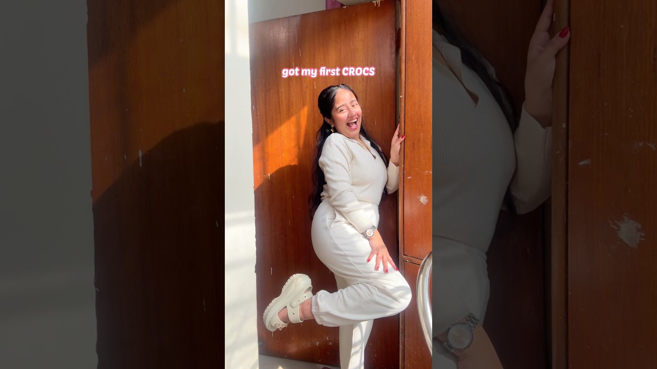 got my first CROCS!!🎀✨ #minivlog #dayinthelifeofamedstudent #crocs