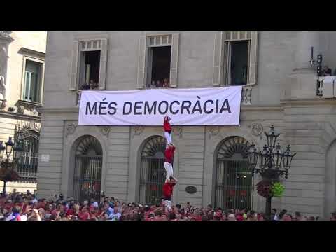 Castellers de Barcelona: Pilar de 4 caminant Diada de la Mercè 2017 (Colles locals)