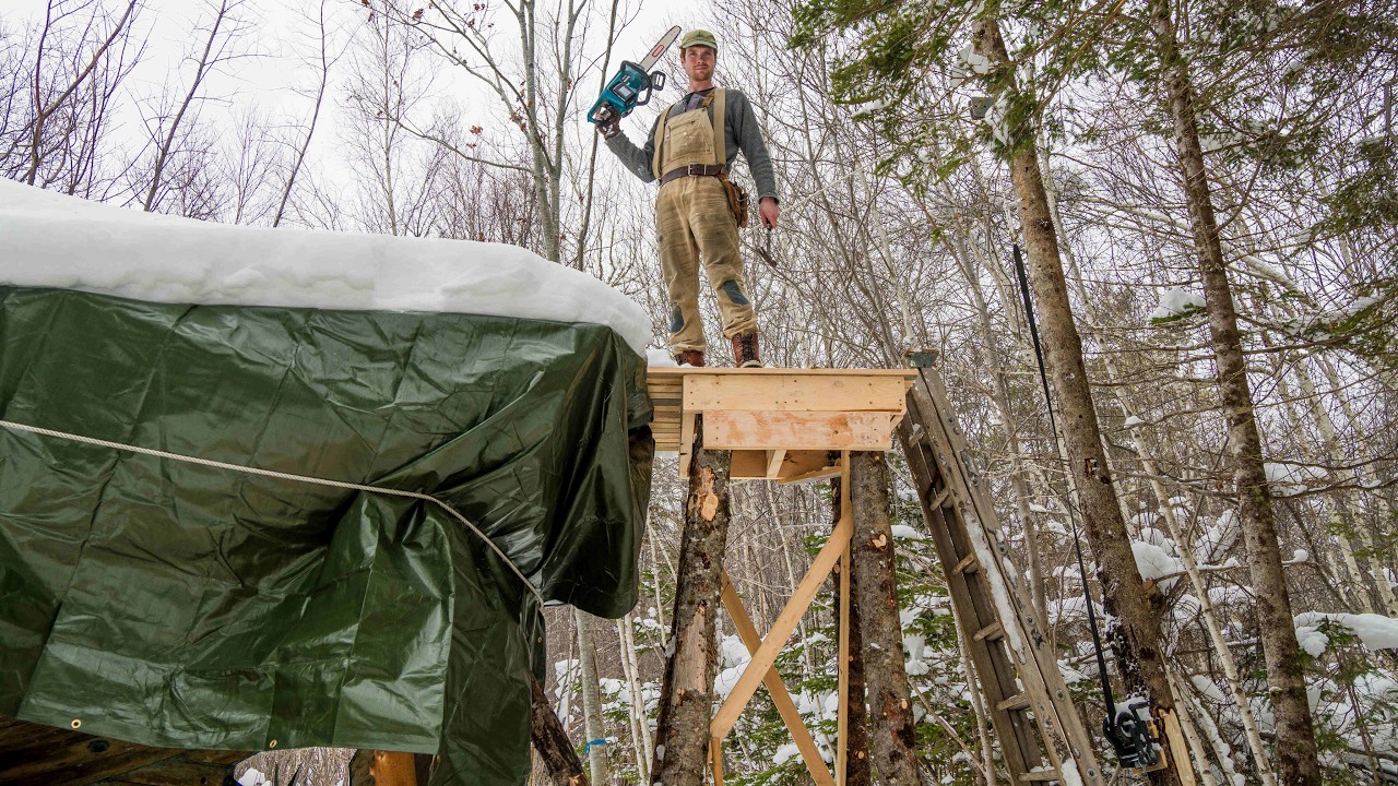 Battling Snow, Building a 10 Foot Tall Tower for the Staircase - No. 29