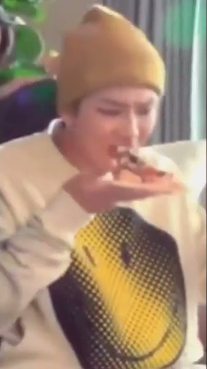 Jin throws pizza 🍕from his hand😱