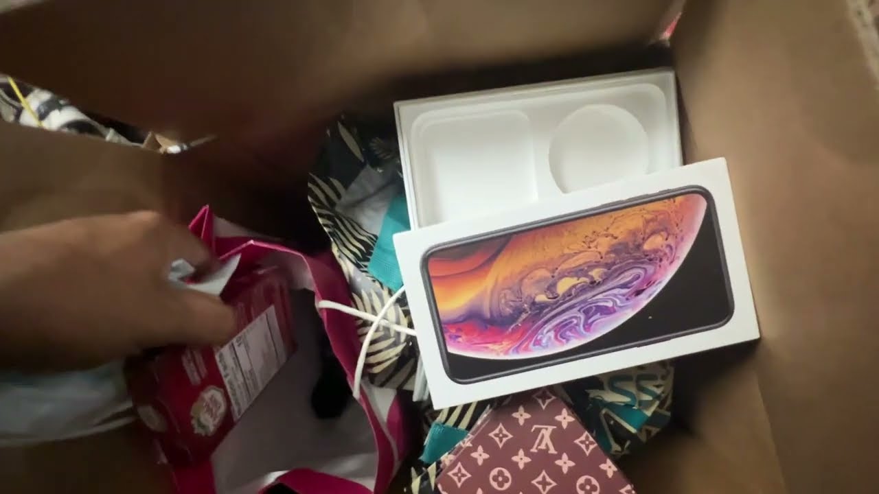 مزادات المخازن في امريكا فتحت هذا المخزن القديم لكن يحتوي على شياء ثمينه ( Storage Auction )