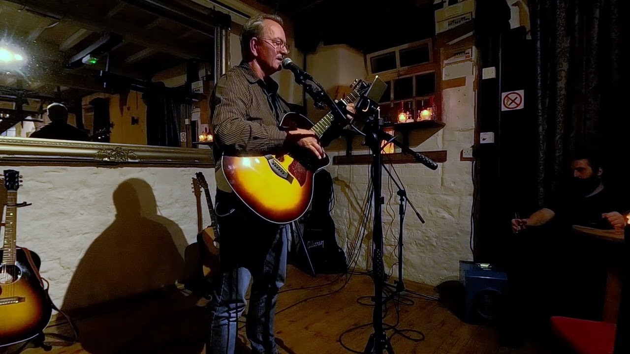 Mike Harrison -Candy (Paolo Nutini)  04/11/25 Althorpe Coaching Inn