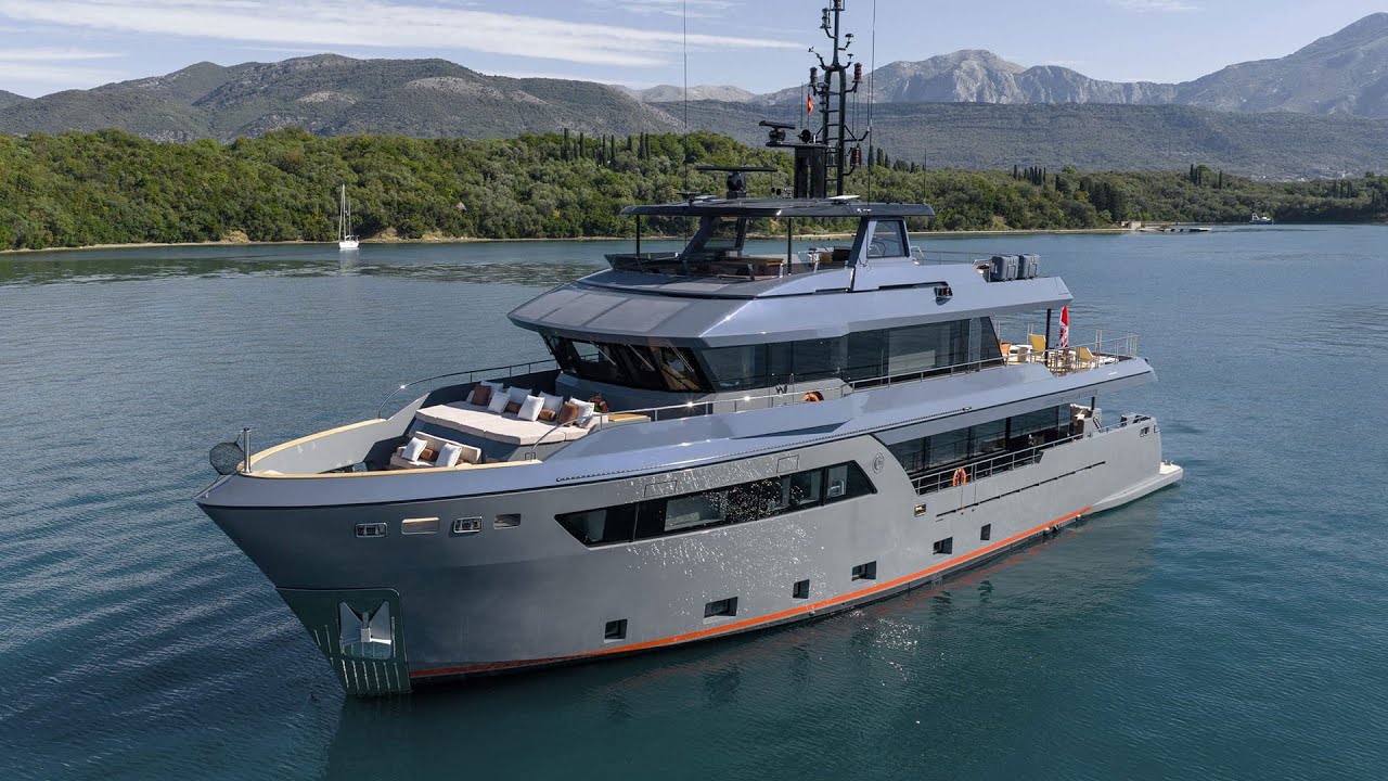 Cantiere delle Marche - Darwin Class 102 Haze²