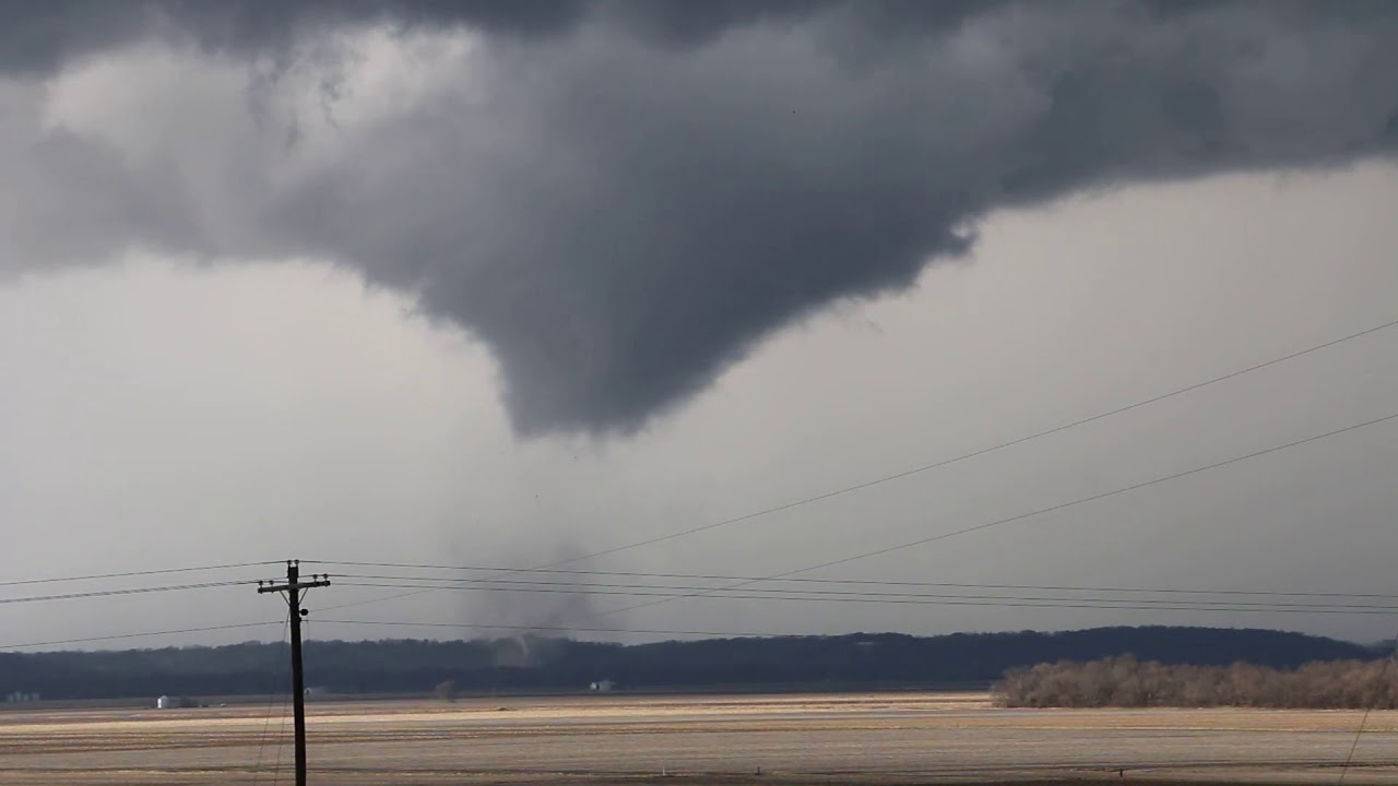 Tornado near Valley City, Illinois. December 1, 2018 YouTube