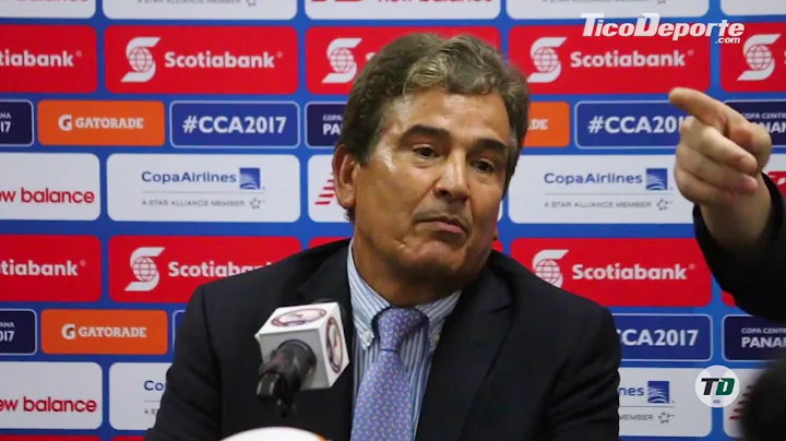 Jorge Luis Pinto y sus rabietas en conferencia de prensa tras la bronca con el 'Bolillo' Gómez