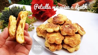Petulla me gjizë e me djath/ nuk thithin vaj dhe plot shije/ ideale për fundjav!