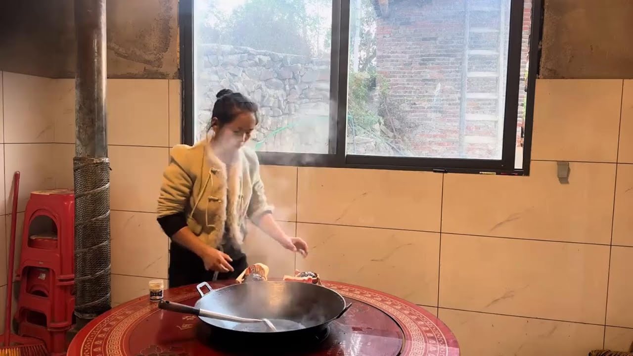 家乡的腊肉炒青椒，怎么吃都不腻 #农村贵州小潘