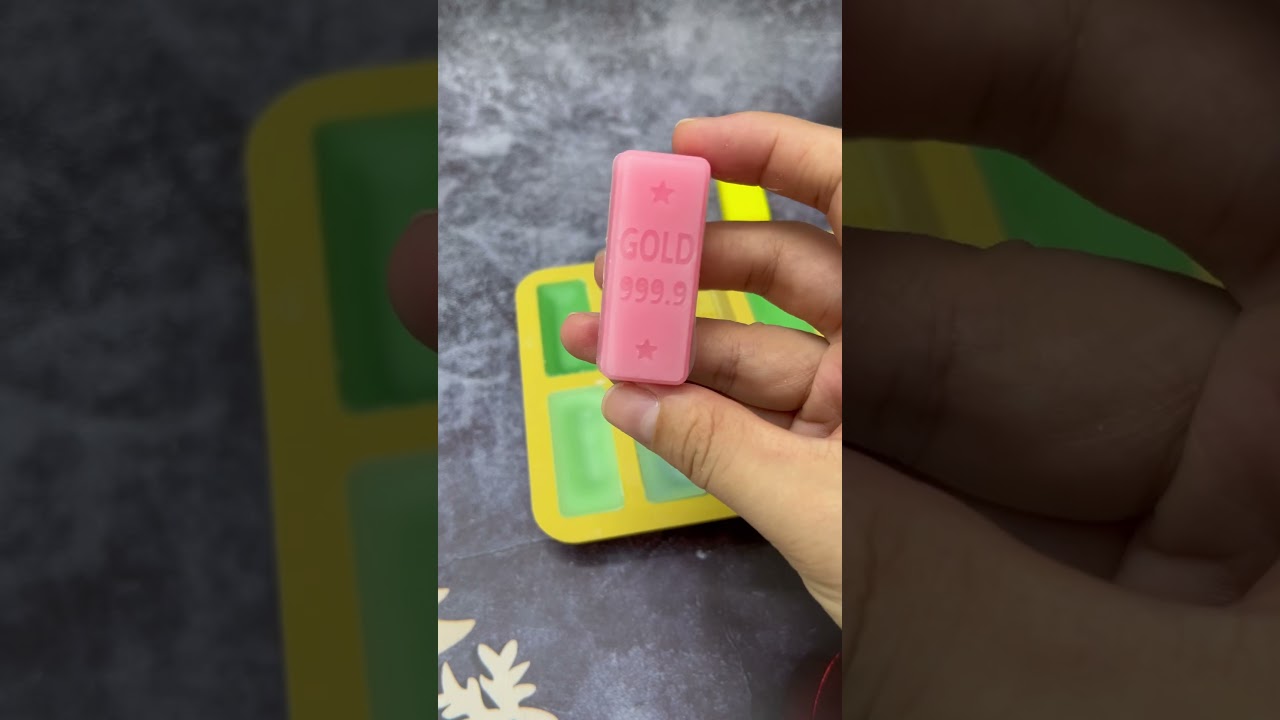 Making gold bar shaped chocolates with this silicone mold is extremely easy. 