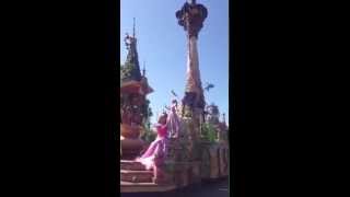 カリフォルニア ディズニーランド パレード Soundsational Parade 白雪姫 オーロラ ラプンツェルの塔 Youtube