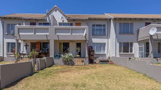 Ground-floor, pet-friendly townhouse in Eden Park, located in a secure, boomed-off area!