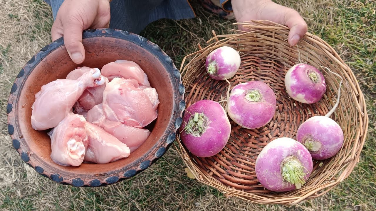 kashmiri style gogji Te kokur recipe 😋 (chicken 🐔 with  turnip)👍