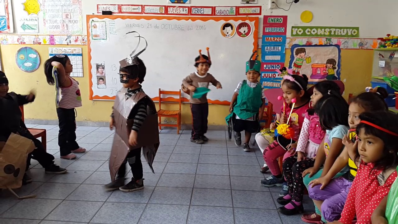 Desfile de trajes de insectos - IE 099 KAROL WOJTYLA