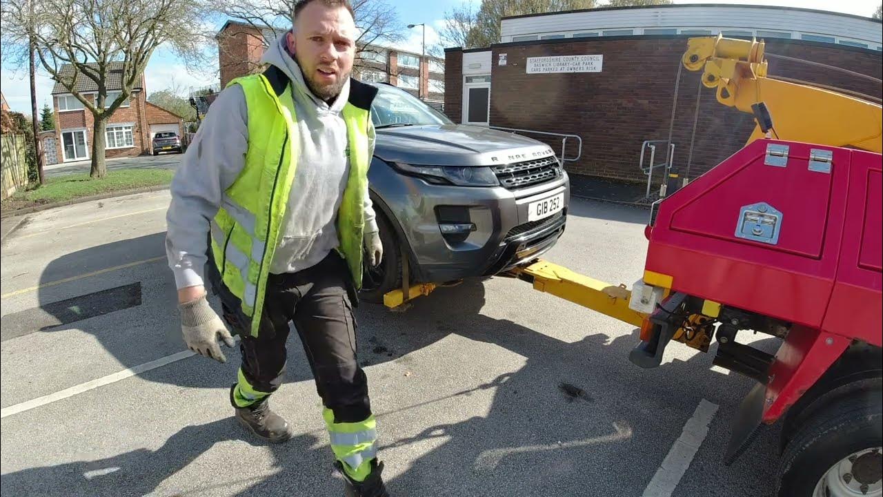 ITS another LAND ROVER EVOQUE, gear selector STUCK. Spec Lift Vehicle