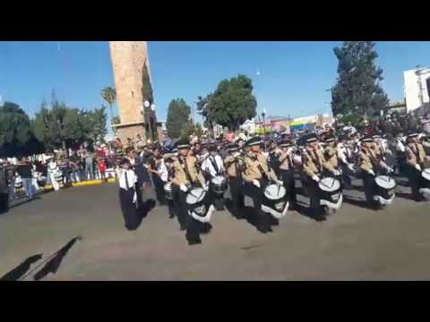 Izamiento de Bandera Nacional por parte de Alcalde y Secretario Municipal