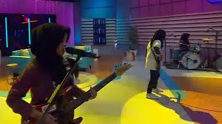 Tiga Dara Cantik Ini Bikin Band Metal - Opini (Bag. 2)