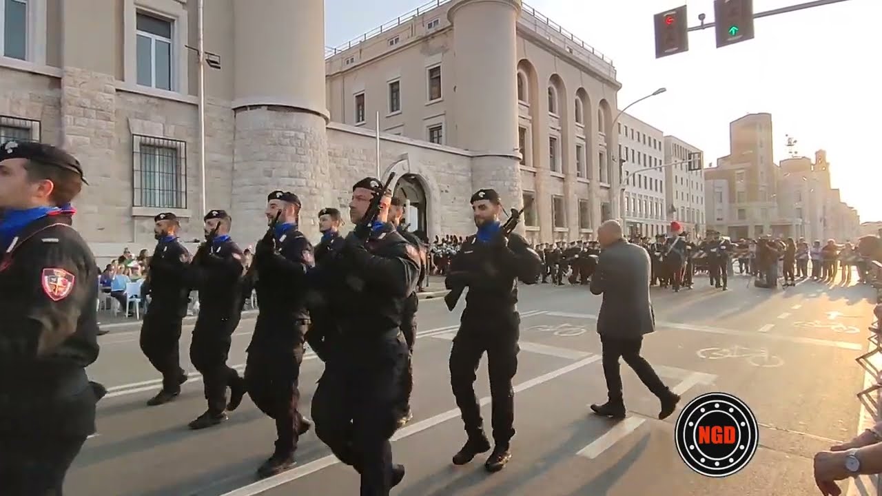 Marcia Parata d'Eroi Banda Brigata Pinerolo  5/6/25 Bari Festa dei carabinieri