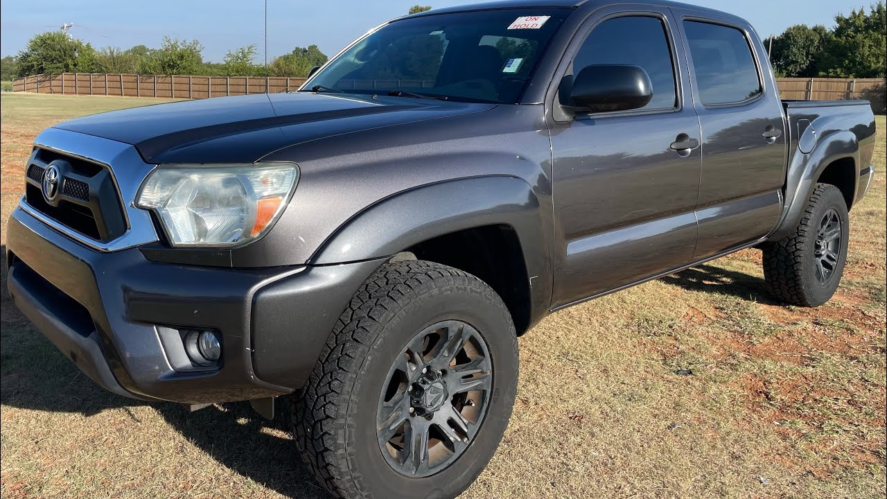 4WD Toyota Tacoma V6 4.0L clean title clean CARFAX 2-Owner no accidents no damage