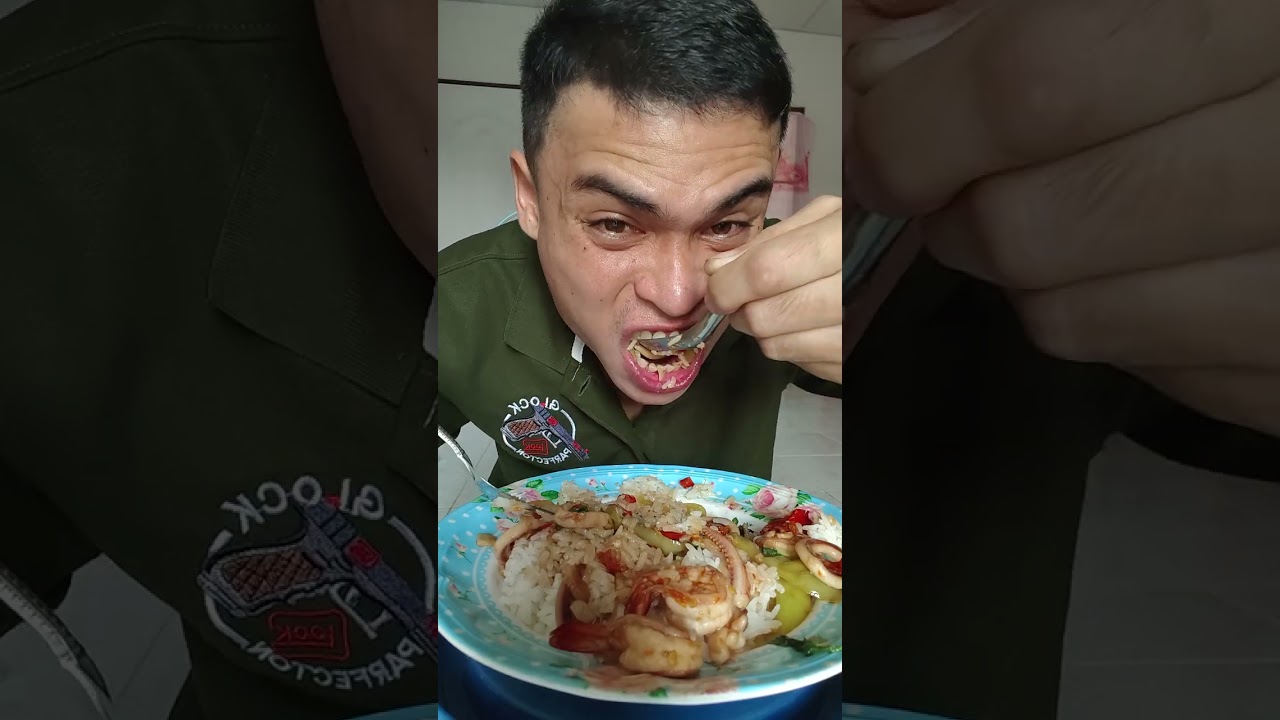 #ผัดกระเพรากุ้งปลาหมึก แซ่บๆนำกันเด้อครับพี่น้อง