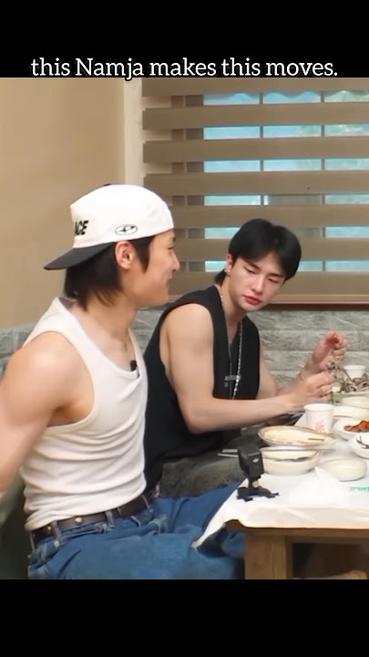 He got distracted because of it ..#hyunin #Hyunjin #IN #Jeongin #leeknow #Straykids #skztalker #skz