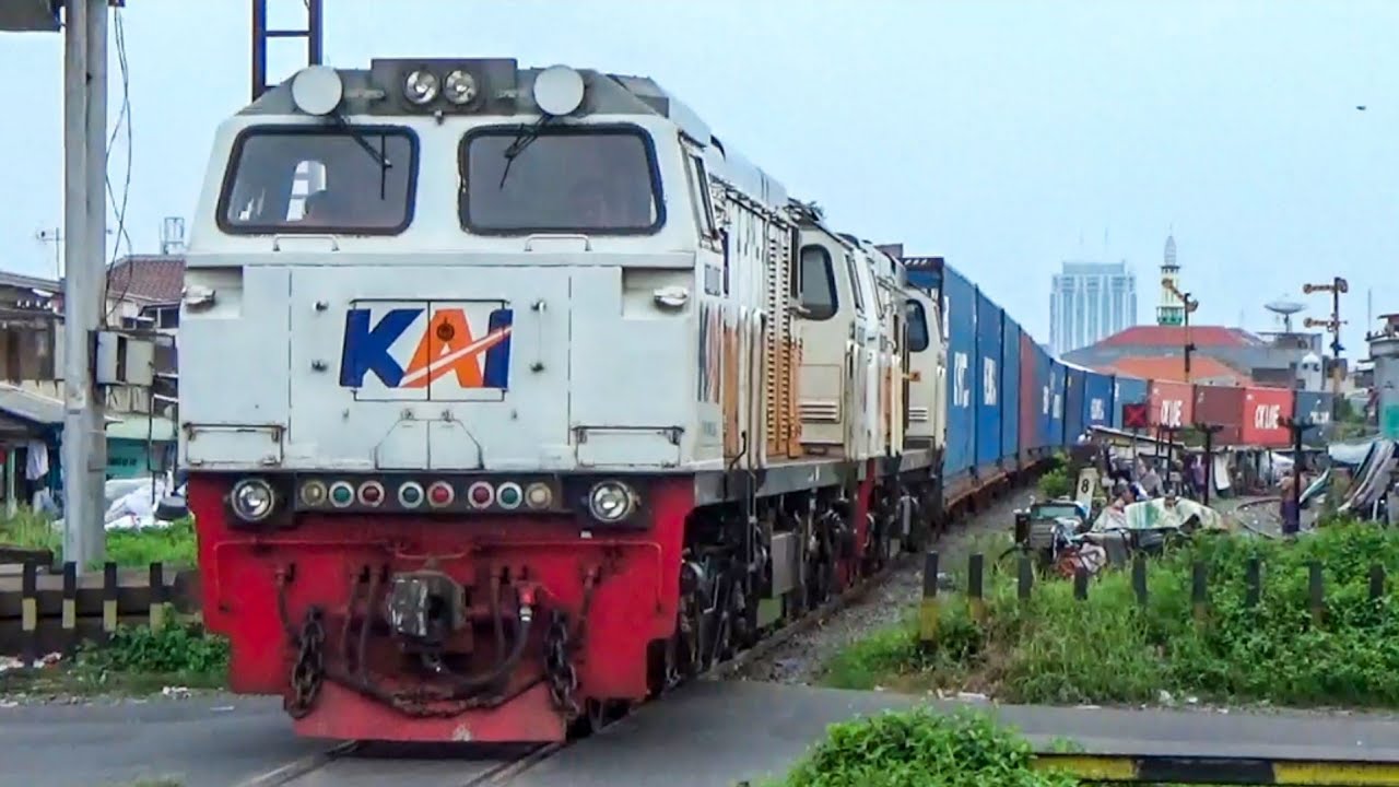 KERETA BARANG LOGISTIK TERPANJANG DI PULAU JAWA YANG TEREKAM KAMERA,PART.02