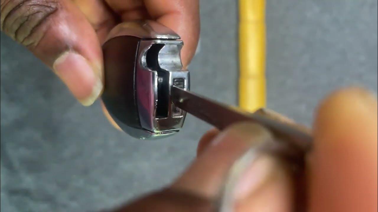 How to change the battery in your key fob for Mercedes-benz c250, c300