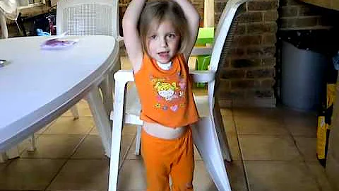 Alyssa Singing I am a clown for us