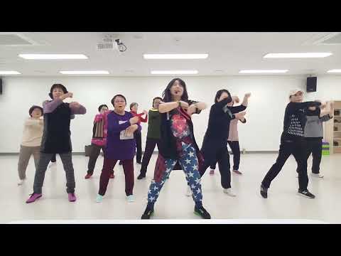 건강댄스 논스톱30분 운동 준비운동 본운동 정리운동까지 한 번에 할 수 있기 때문에 체지방 분해에 효과적입니다 