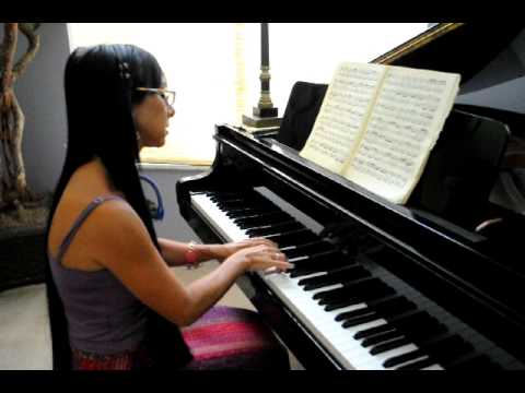 Marcy Gilroy plays piano.AVI