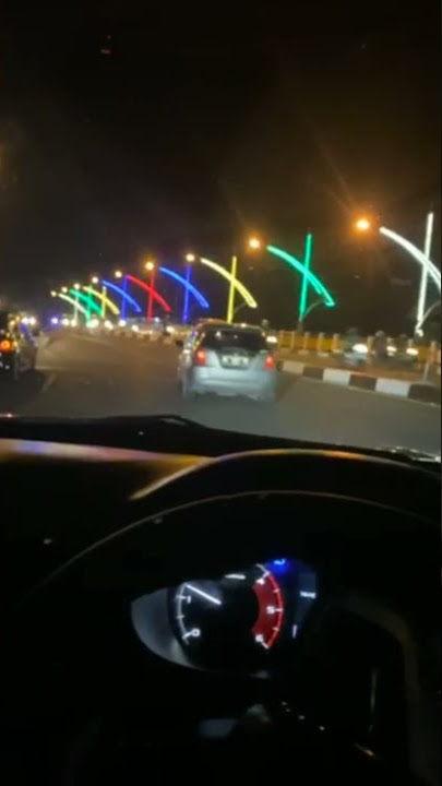 suasana perjalanan malam di kota banda aceh