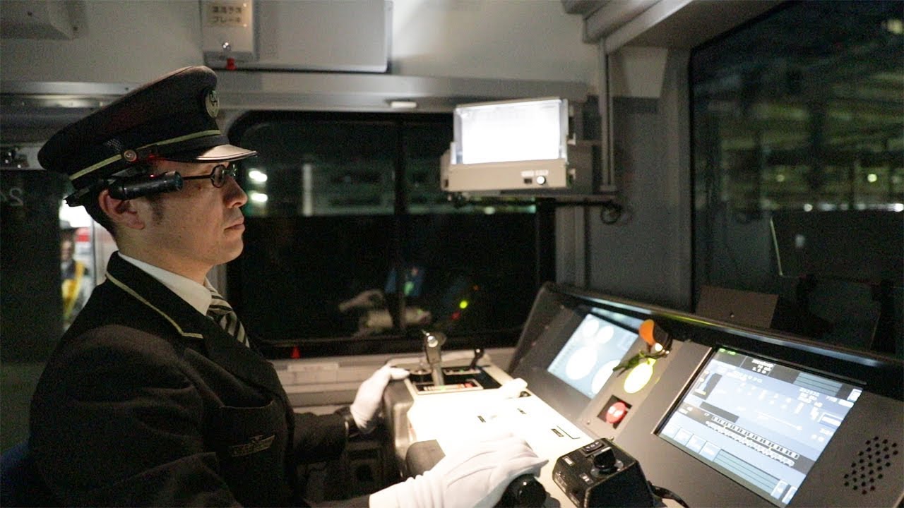 Driverless train tested after hours on JR Yamanote Line - YouTube