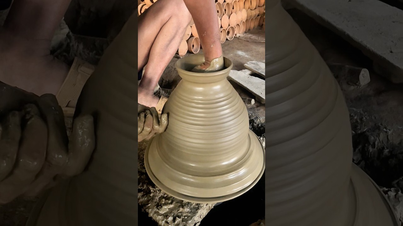 Watch how a clay pot for storing molasses is made 