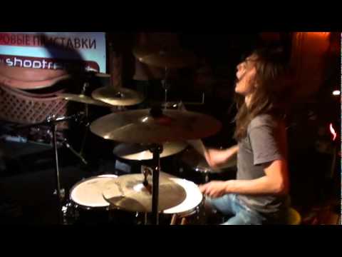 Sleduj Mark Mironov - My Autumn - Люди без души (live) na YouTube