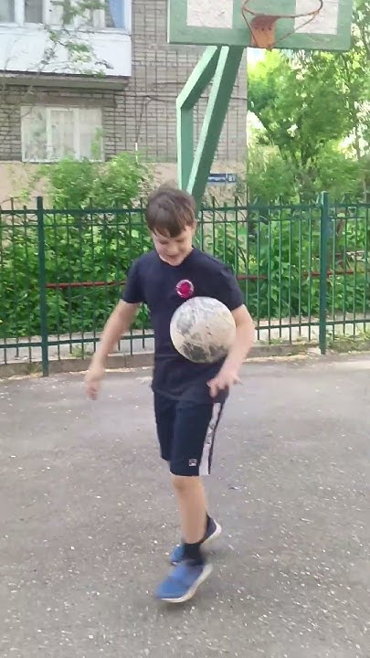 забрось в кольцо 2 часть но 3 человека - YouTube