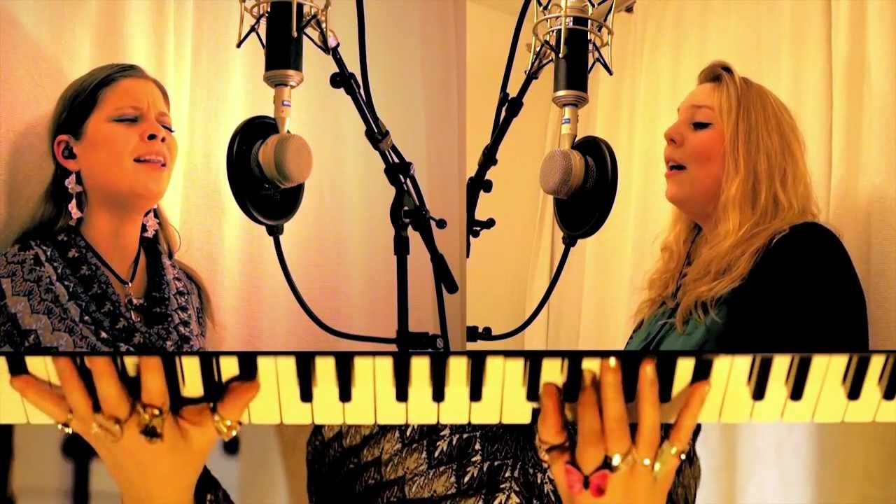 Yvi Szoncso & Ronja Fischer - Russian Roulette (Rihanna - acoustic cover)