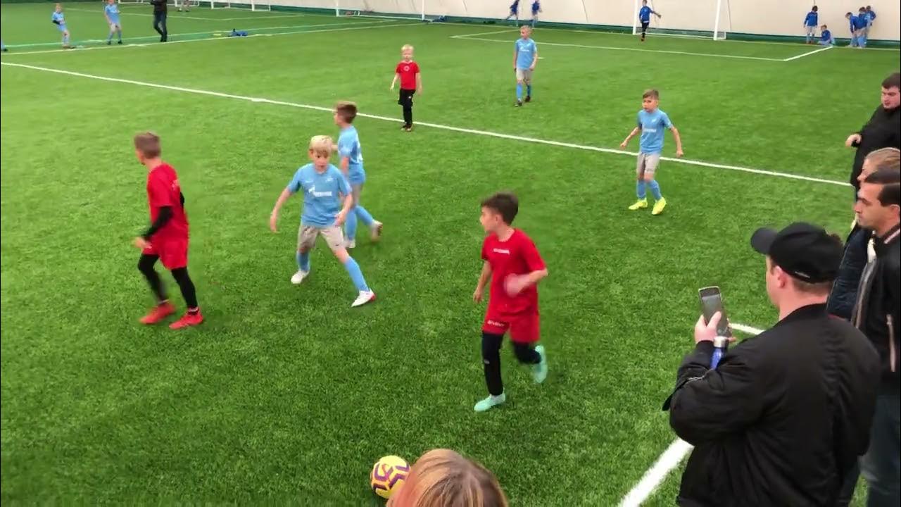 футбол зеленый. фк металлист 2013 год предматчевая. фк 2013. фк 2013. девушка тренер команды звезда дрг ростов.