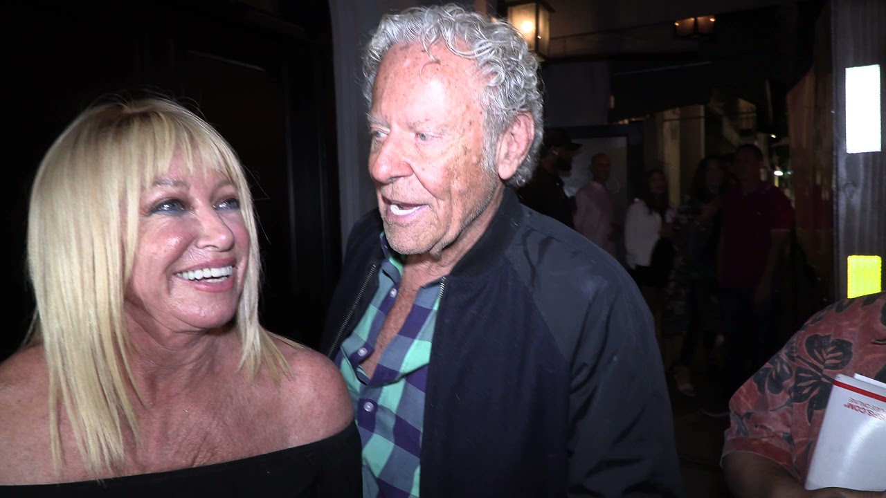 Suzanne Somers leaving Craig's - YouTube