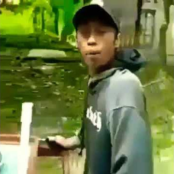 Sorry bakul cilok ra butuh duit..