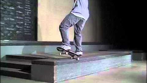 Trikipedia - Brandon Biebel - Fakie nosegrind
