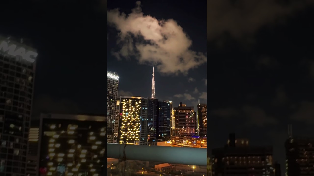 This #bollywood #song matches #the#vibe perfectly#rain n the#burjkhalifa #bollywoodsongs #dubaimall