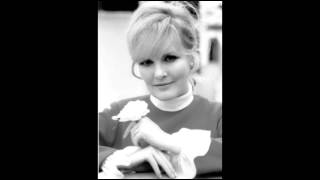 Watch Petula Clark Reach Out Ill Be There video