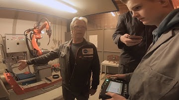 Lasrobot leren bedienen. Nieuwe samenvatting.