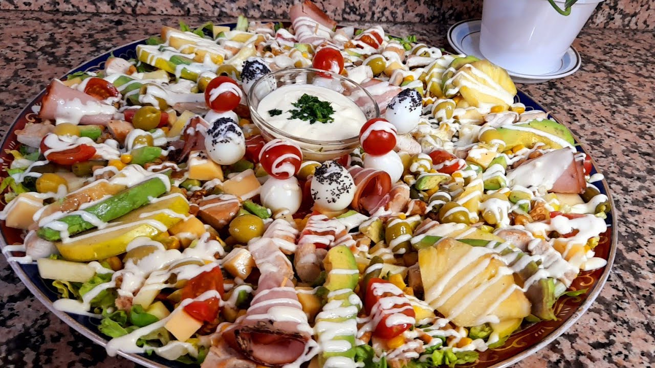 سلطة صحية مفيدة ومغذية💪بالخضر والفواكه🥬🥕🥒🍎🥑🍍والفواكه الجافة🥜🌰