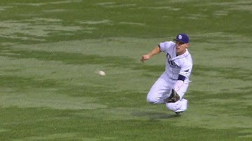 NYY@TB: Guyer makes fantastic sliding catch in right