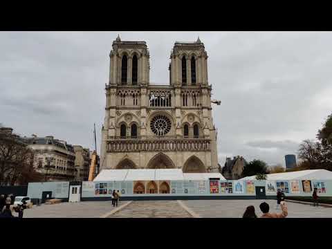 Cloches De Notre Dame De Paris Sonnant En Hommage Aux Victimes Chrétiennes De L Attentat De Nice