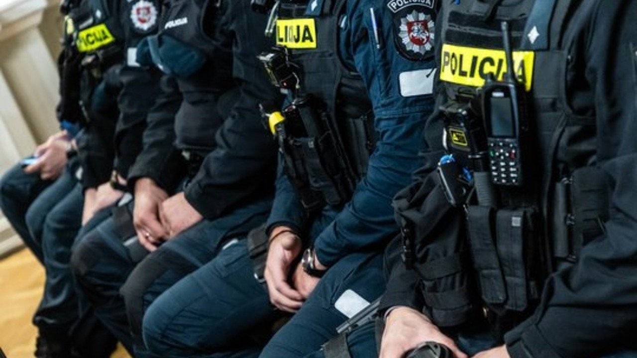 Siūlo grąžinti įspėjamąjį šūvį: „Valstybė palieka pareigūną nežinioje, ar netaps kaltinamuoju“