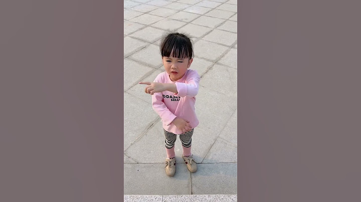 爸爸帶娃可太不靠譜了，還好閨女有辦法，就是膝蓋不痛嗎?#萌娃#親子#親子日常#搞笑#爸爸帶娃