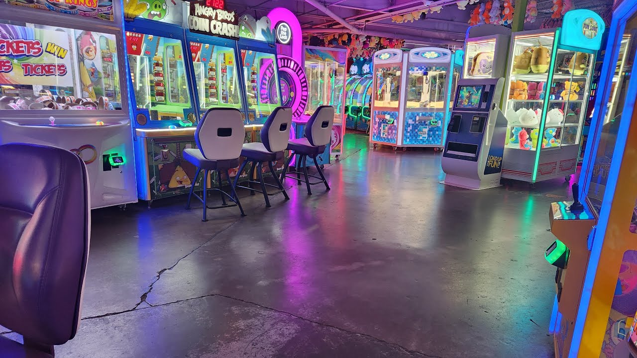 Live at secret arcade! playing coin pushers and big ticket drop ...